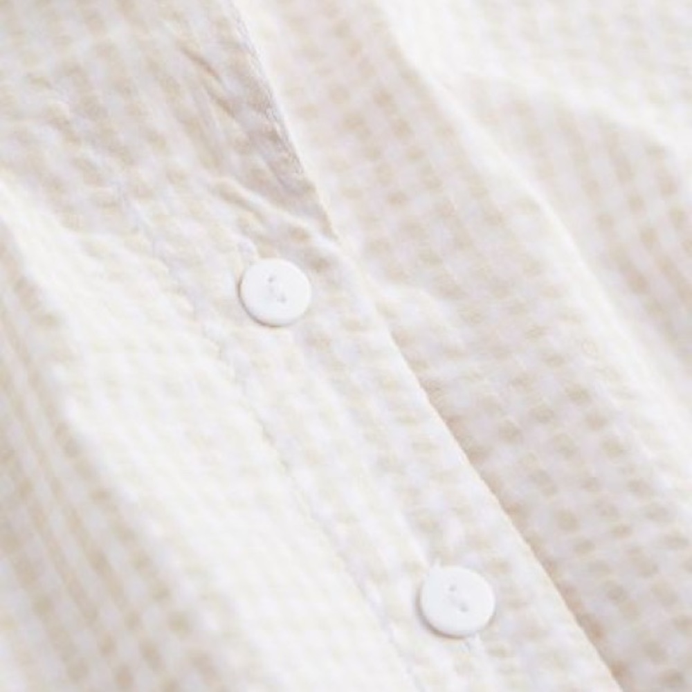 H&M Cream and White Checkered Collared Button Up Crop Top - Picture 2 of 10